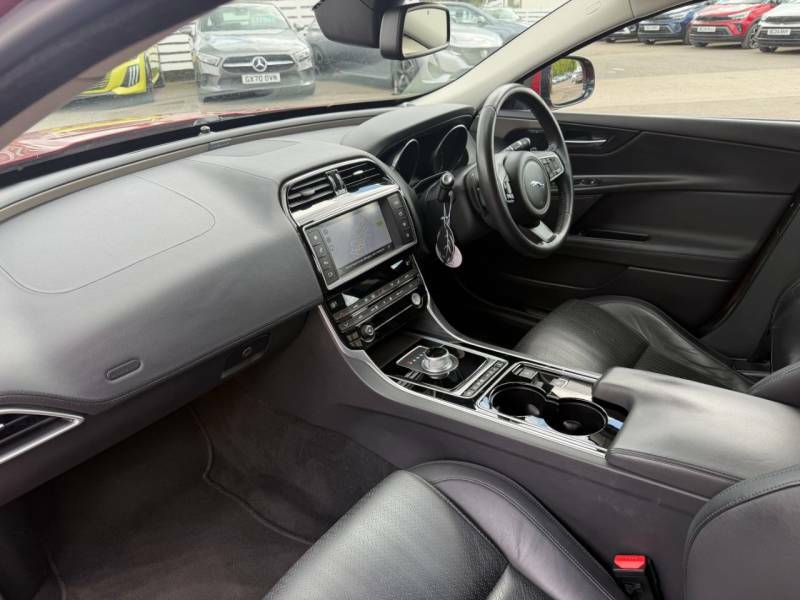 Jaguar XE 2.0D Portfolio - 2016 16 FV16TZP Red #4