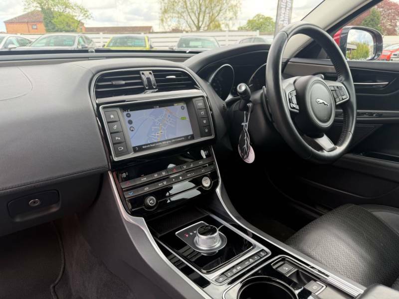 Jaguar XE 2.0D Portfolio - 2016 16 FV16TZP Red #6