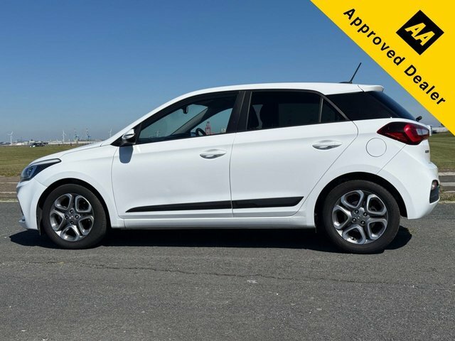 Hyundai I20 2020 1.2 Premium Nav Hatchback E DG20LHF White #3