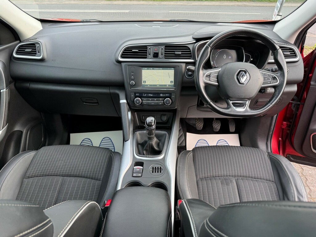 Renault Kadjar 1.5 Dci Signature Nav Euro 6 Ss NV65XUG Red #3