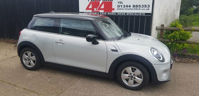 Mini Hatch 1.5 Cooper Classic Hatchback Steptronic Silver