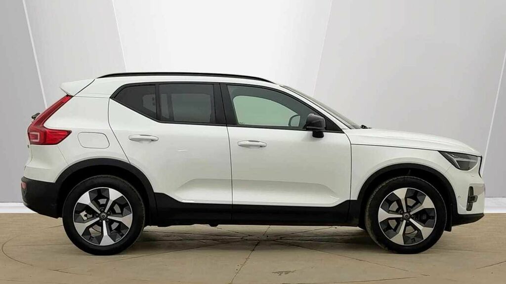 Volvo XC40 Ultimate, B4 Mild Hybrid, Dark CK23FDD White #2