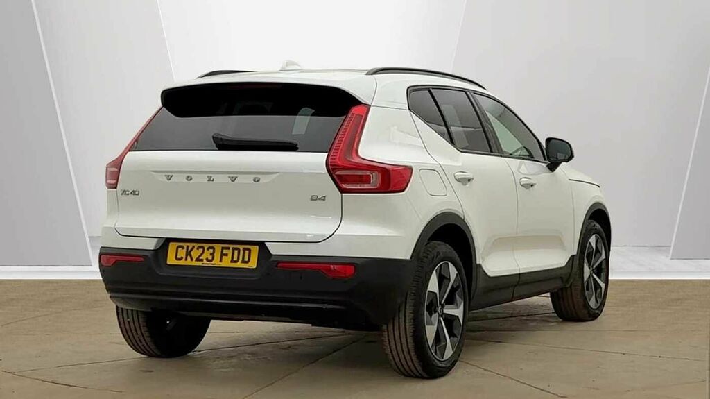 Volvo XC40 Ultimate, B4 Mild Hybrid, Dark CK23FDD White #3