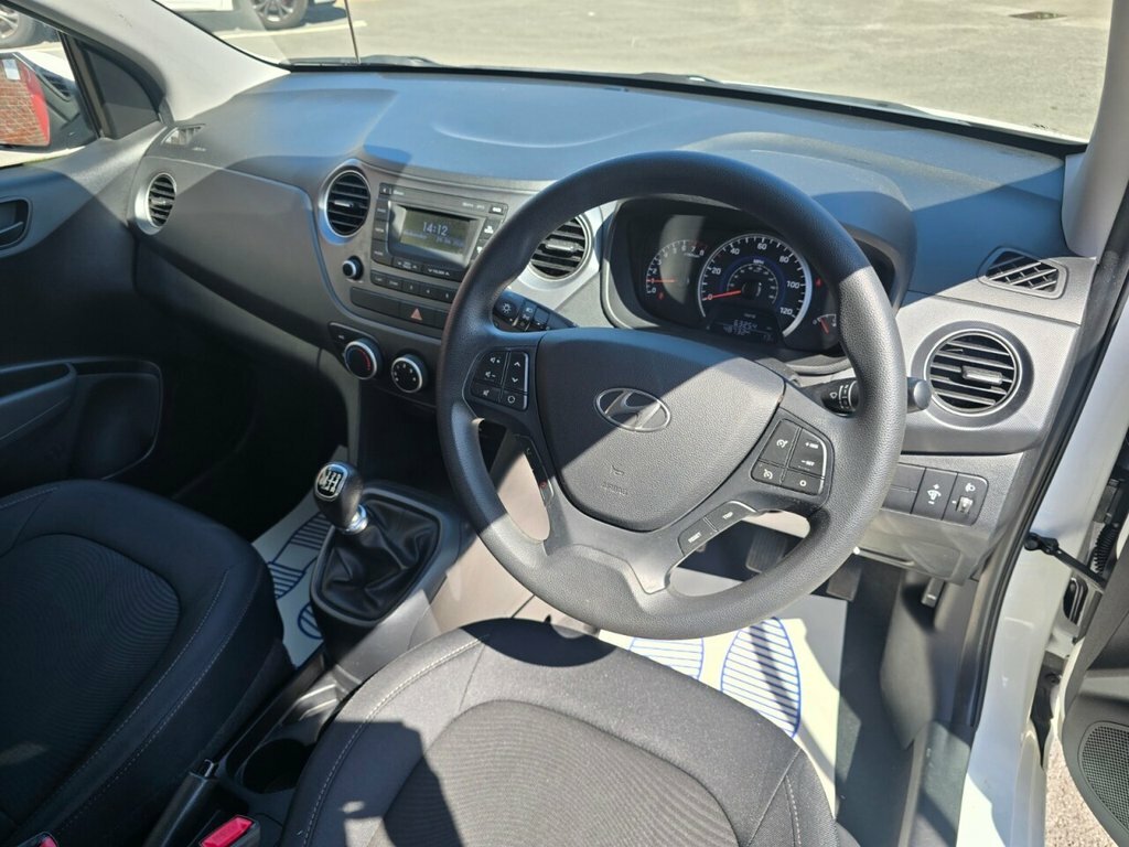 Hyundai I10 1L Se AO67OHX White #3