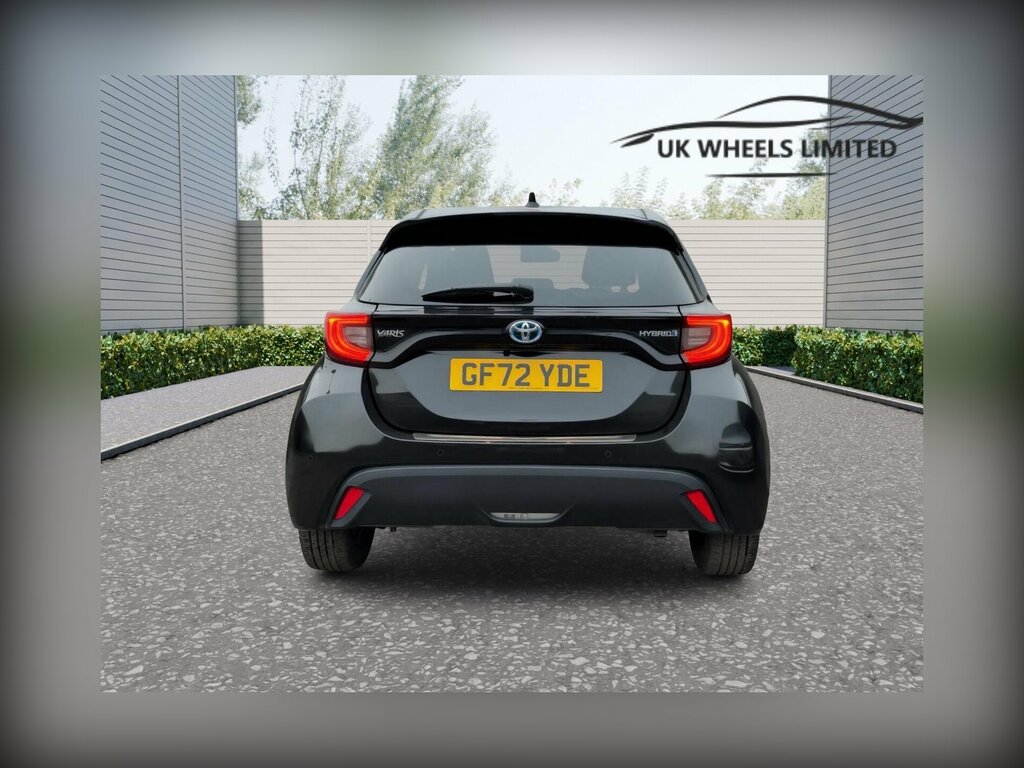 Toyota Yaris 1.5 Vvt-h Design E-cvt Euro 6 Ss GF72YDE Black #2