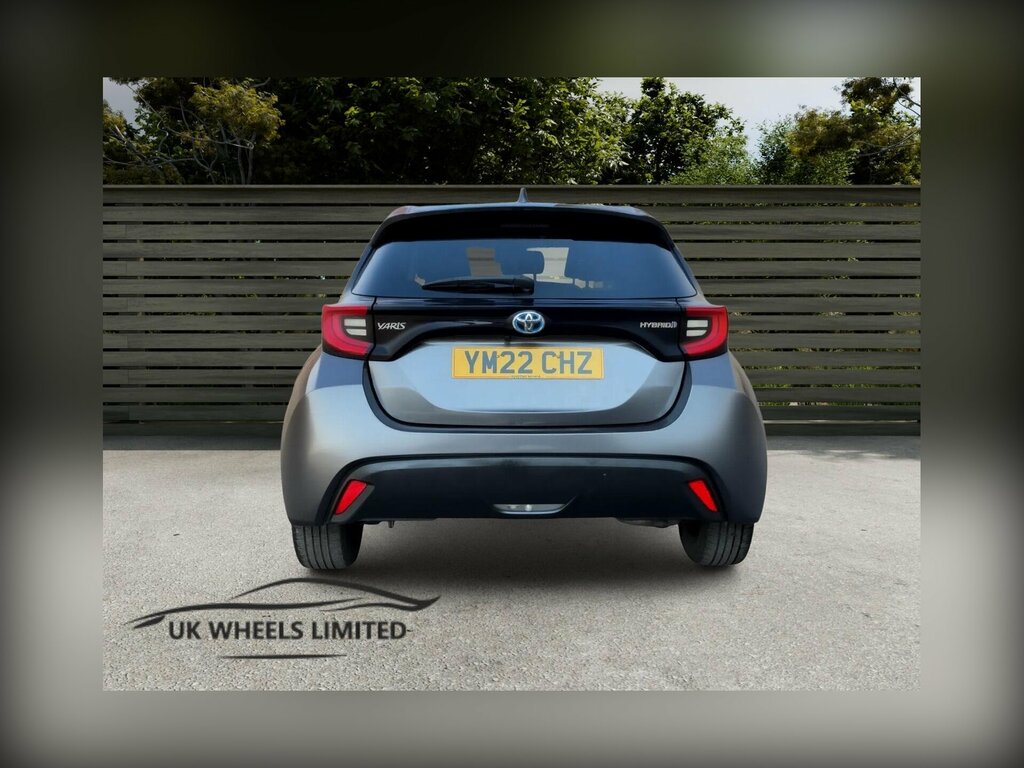 Toyota Yaris 1.5 Vvt-h Design E-cvt Euro 6 Ss YM22CHZ Grey #3