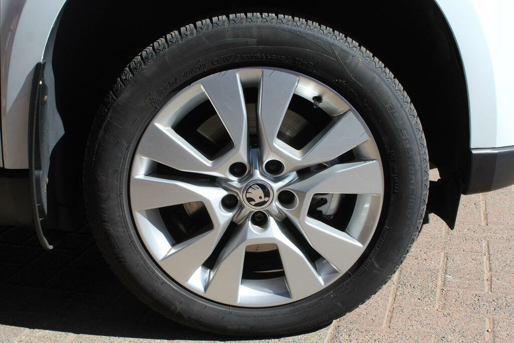 Skoda Yeti Suv DA64CNU White #2