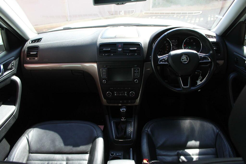 Skoda Yeti Suv DA64CNU White #3
