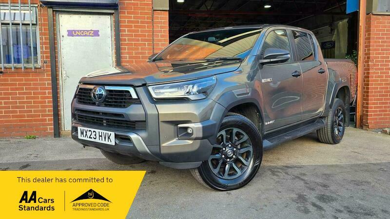 Toyota HILUX 2.8 D-4d Invincible X Brown