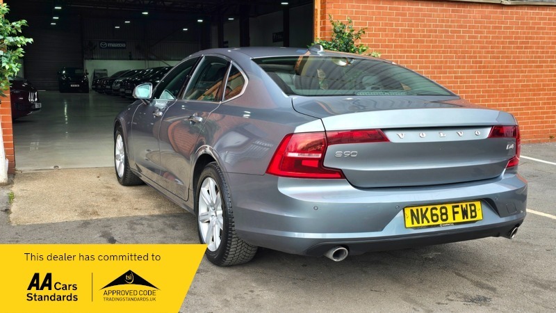 Volvo S90 2.0 D4 Momentum Saloon NK68FWB Grey #4