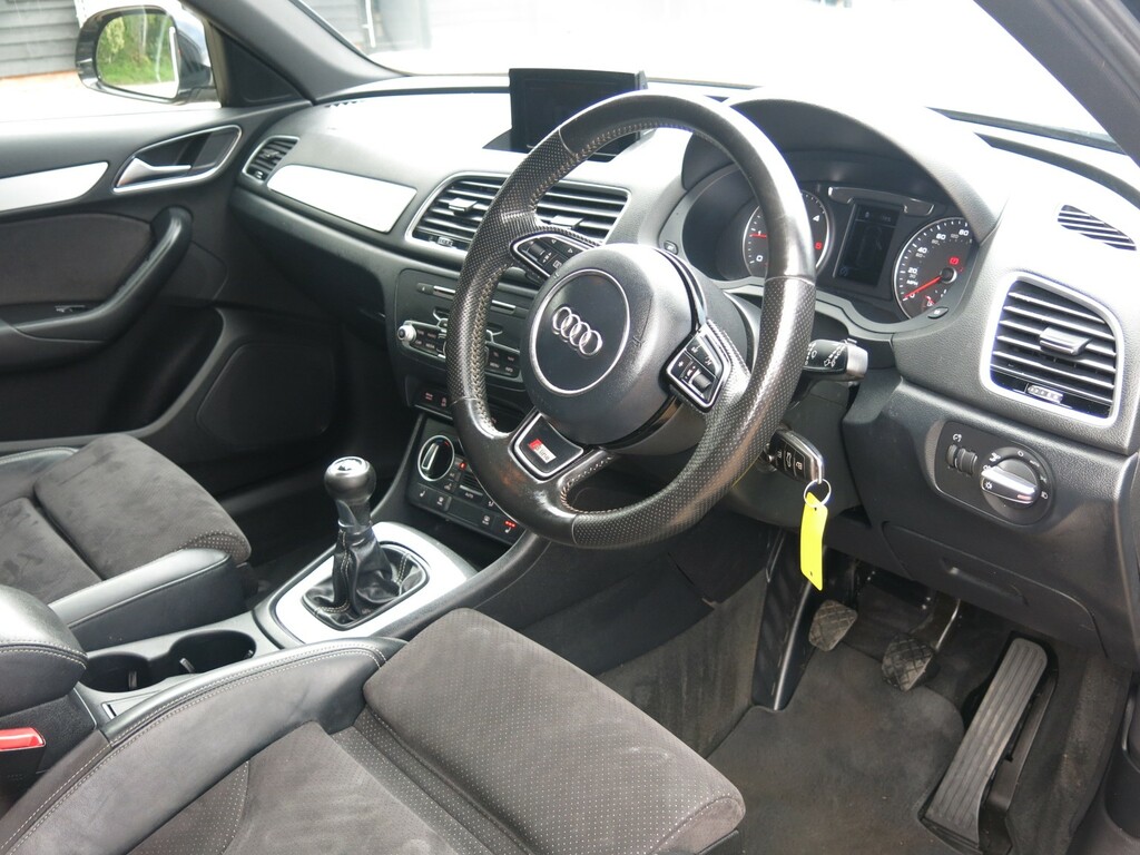 Audi Q3 Suv 150Hp Tdi S Line Plus Quattro 2015 RJ15OBV Black #2