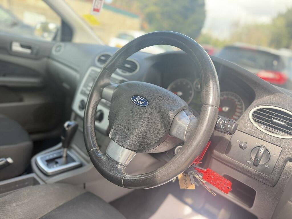 Ford Focus 1.6 Zetec Climate Hatchback Blue #2