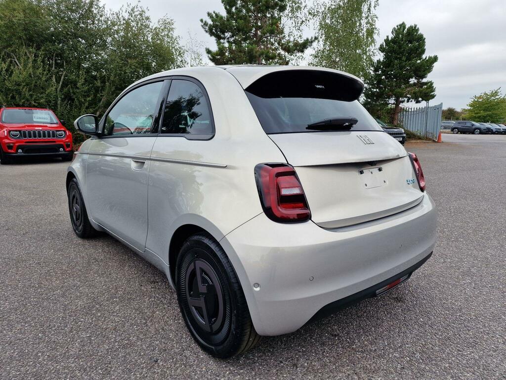 Fiat 500E 42Kwh Red Hatchback 118 Ps #48