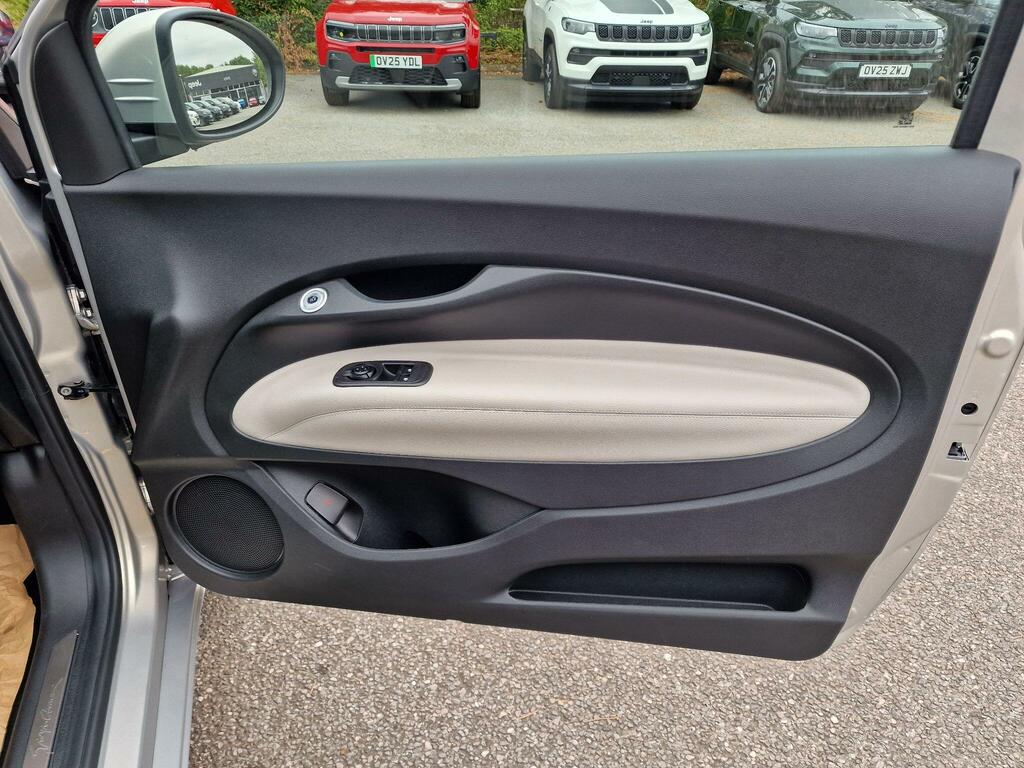 Fiat 500E 42Kwh Red Hatchback 118 Ps #17