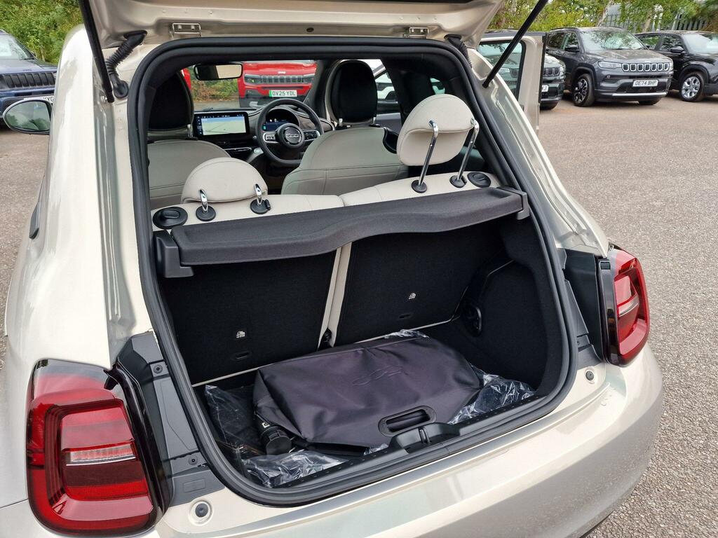Fiat 500E 42Kwh Red Hatchback 118 Ps #39