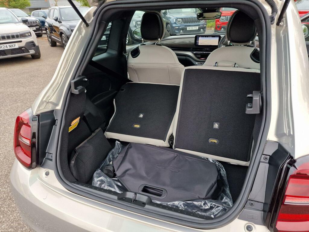 Fiat 500E 42Kwh Red Hatchback 118 Ps #44