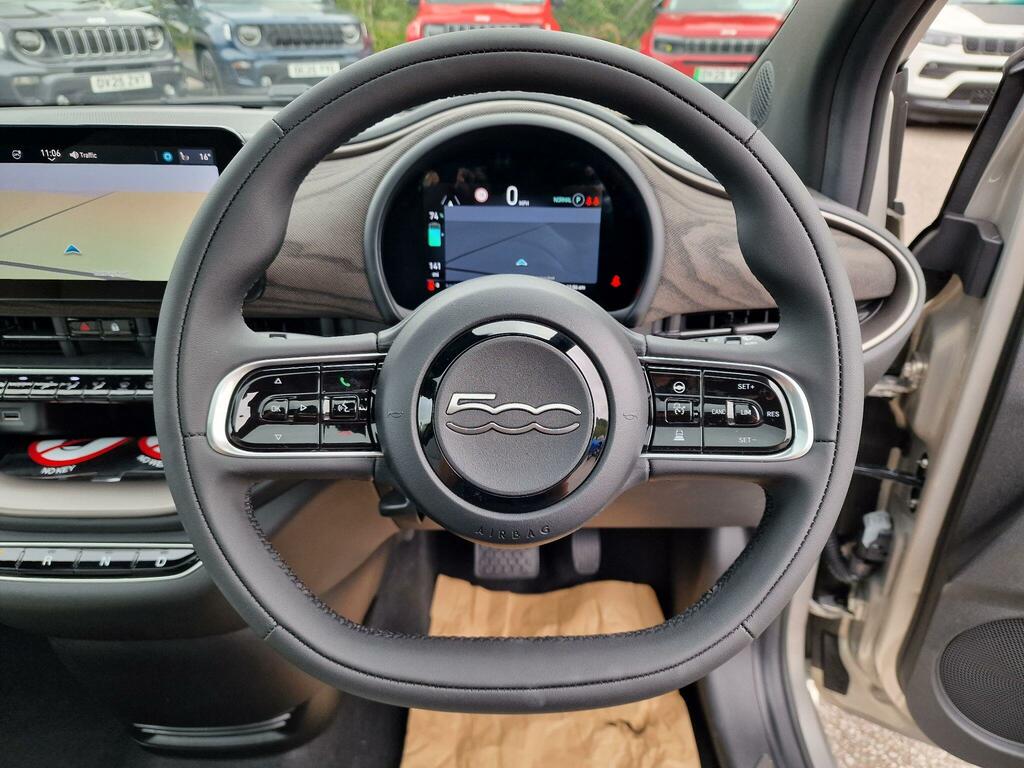 Fiat 500E 42Kwh Red Hatchback 118 Ps #29