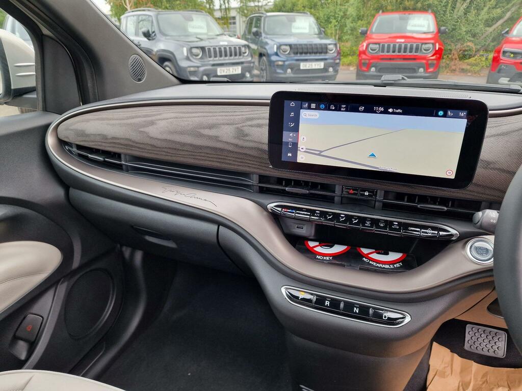 Fiat 500E 42Kwh Red Hatchback 118 Ps #24