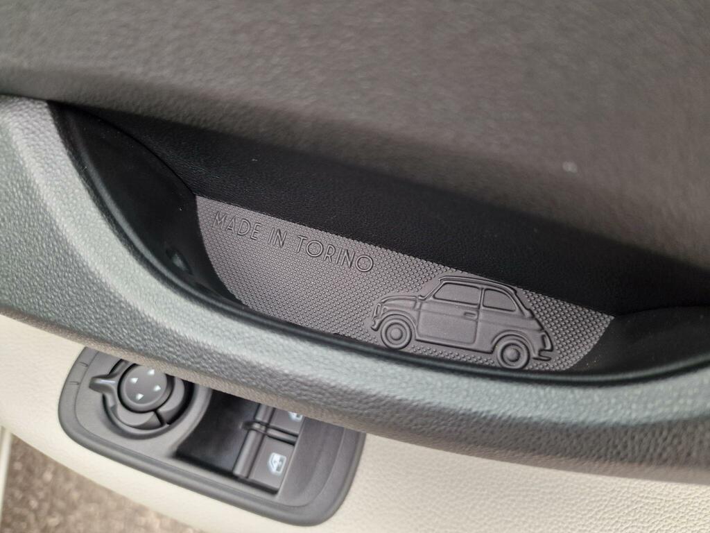 Fiat 500E 42Kwh Red Hatchback 118 Ps #18