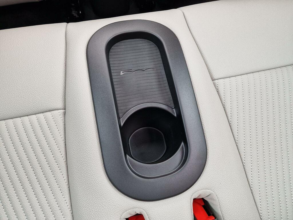 Fiat 500E 42Kwh Red Hatchback 118 Ps #36