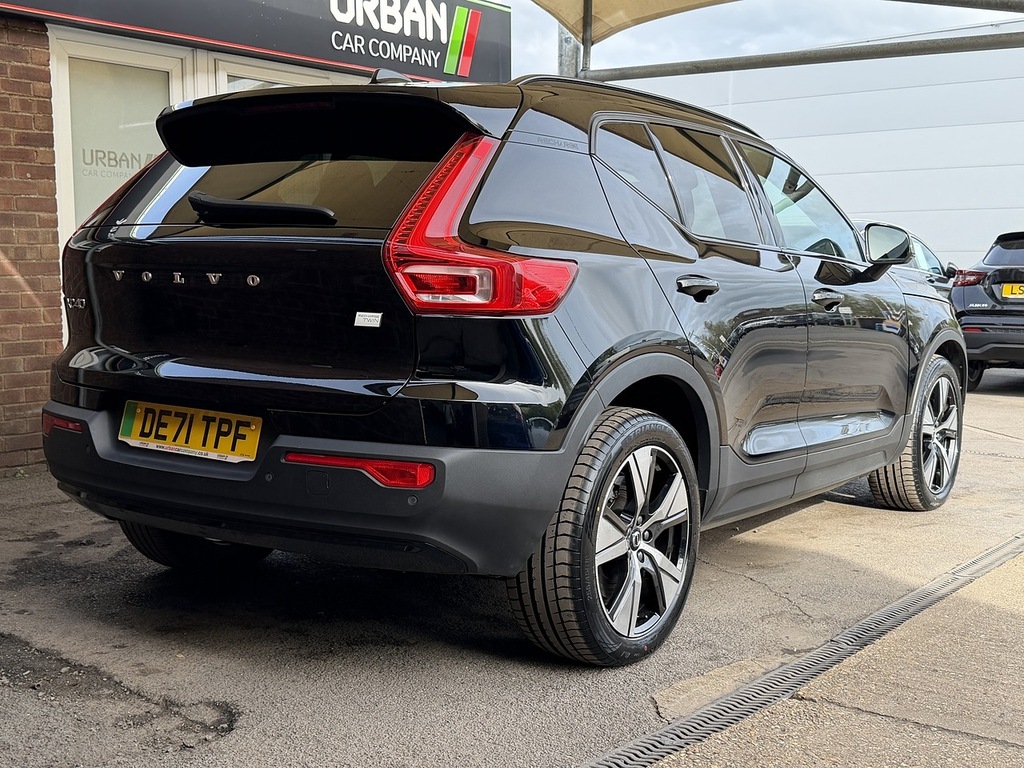 Volvo XC40 Plus DE71TPF Black #5
