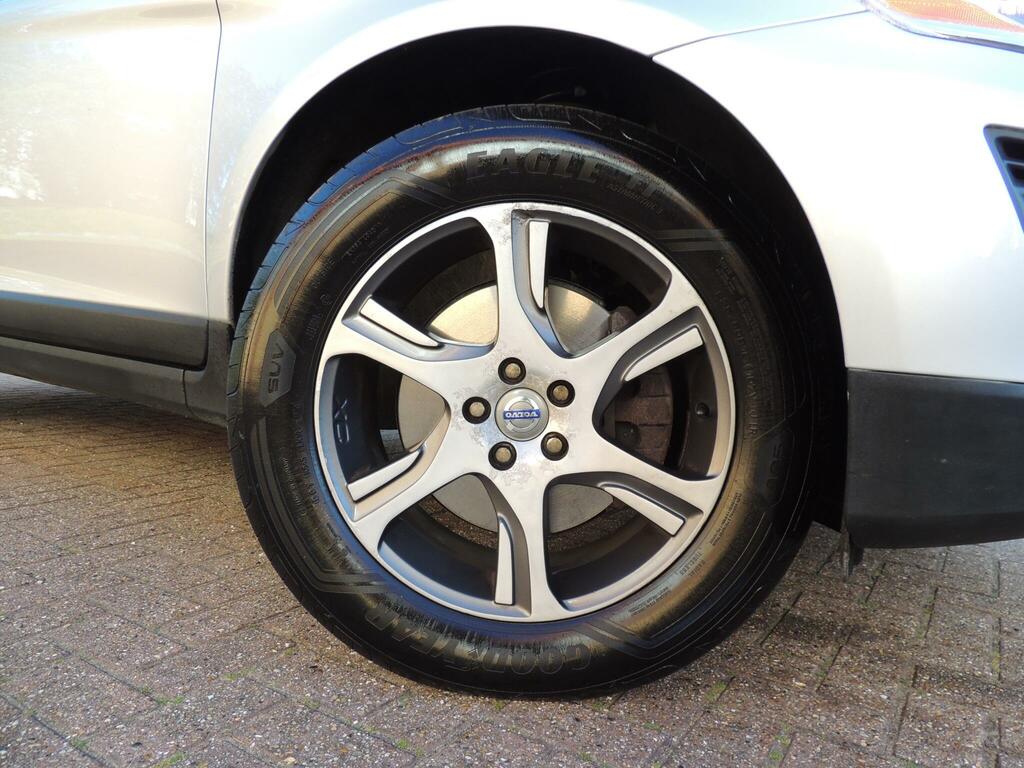 Volvo XC60 2.4 D5 Se Lux Geartronic Awd Euro 5 Silver #5