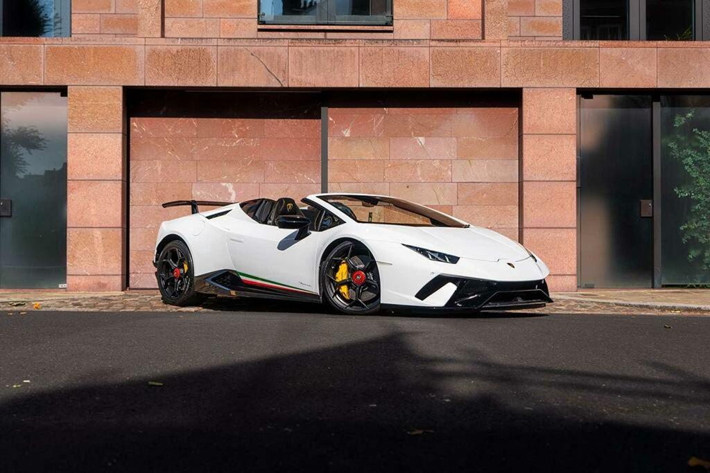 Lamborghini Huracan Lp 640-4 Performante White
