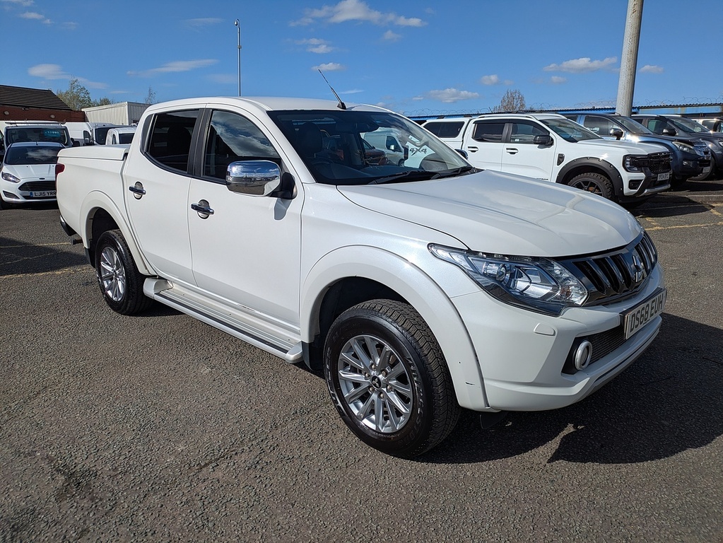 Mitsubishi L200 Di-d Dc Barbarian White