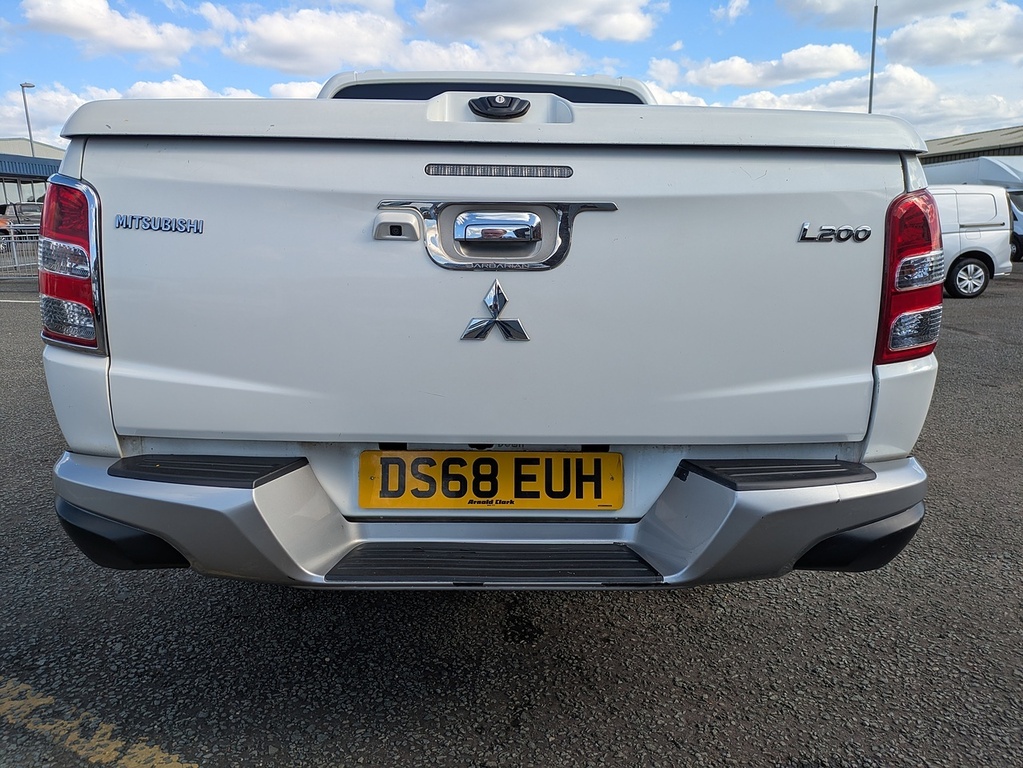 Mitsubishi L200 Di-d Dc Barbarian DS68EUH White #6