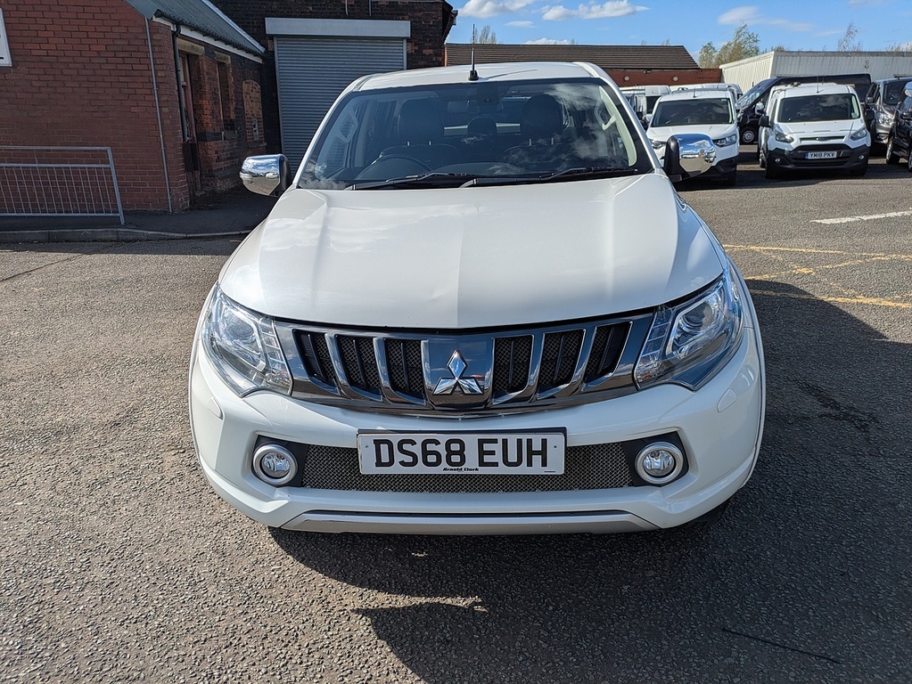 Mitsubishi L200 Di-d Dc Barbarian DS68EUH White #2