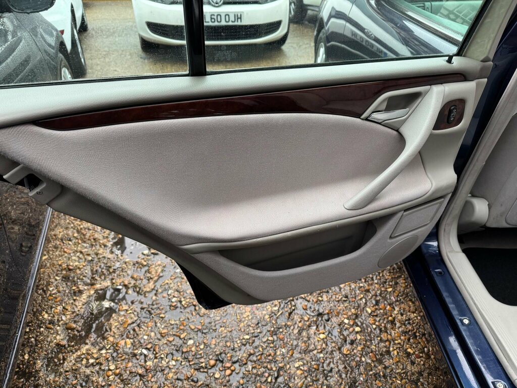 Mercedes-Benz E Class 2.6 E240 Avantgarde 170 Bhp Green #13