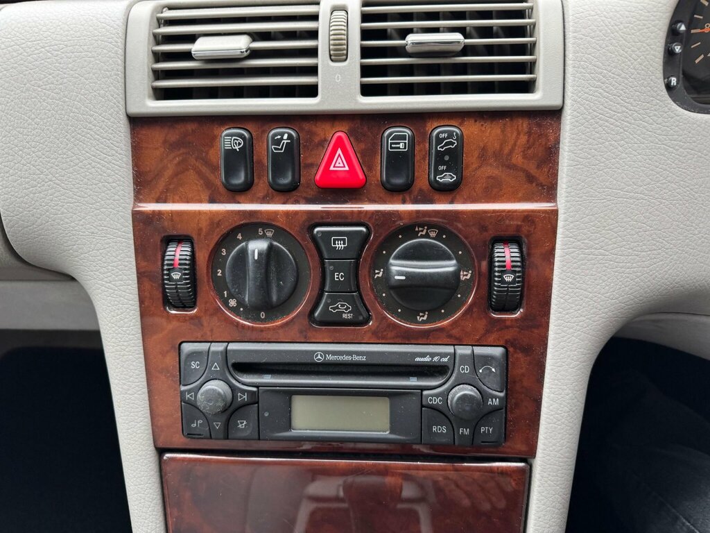 Mercedes-Benz E Class 2.6 E240 Avantgarde 170 Bhp Green #16