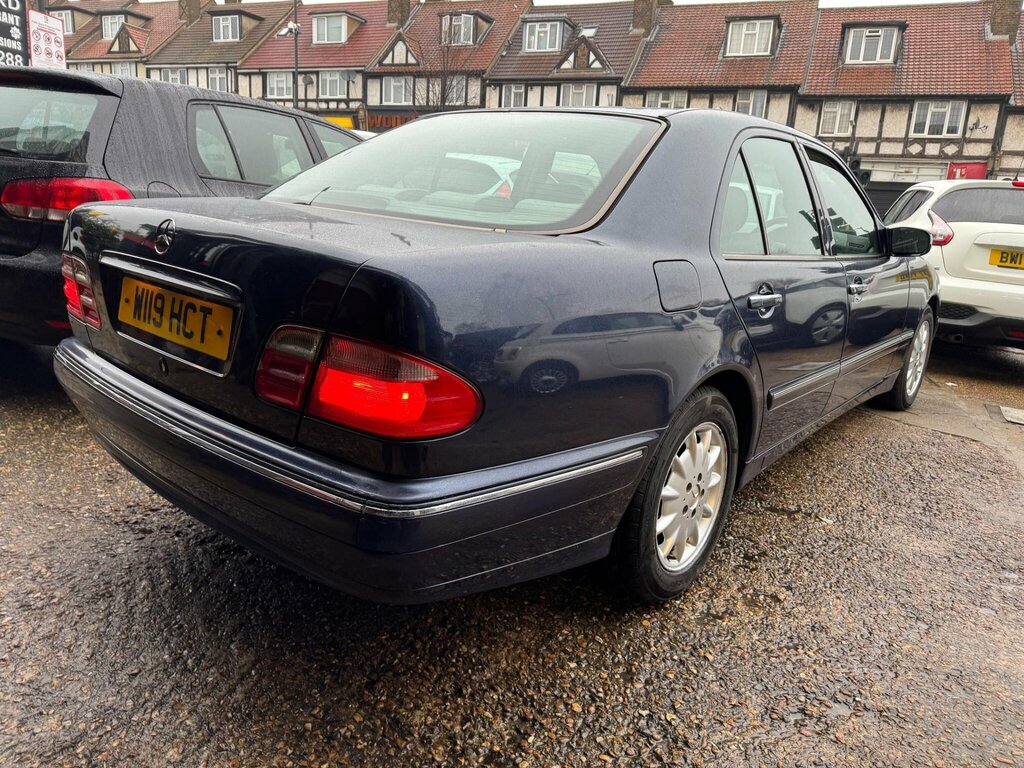 Mercedes-Benz E Class 2.6 E240 Avantgarde 170 Bhp Green #6