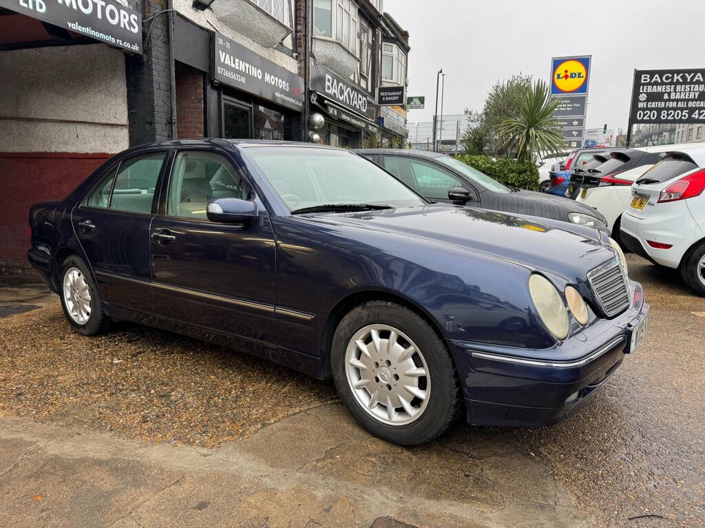 Mercedes-Benz E Class 2.6 E240 Avantgarde 170 Bhp Green #3