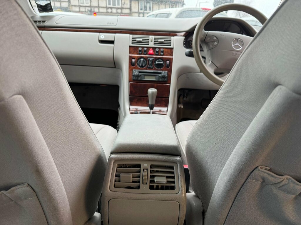 Mercedes-Benz E Class 2.6 E240 Avantgarde 170 Bhp Green #11