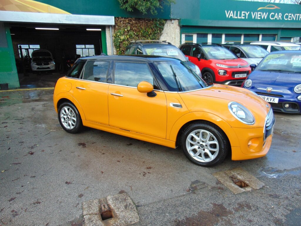 Mini Hatch 1.5 Cooper Hatchback Euro 6 Ss Orange