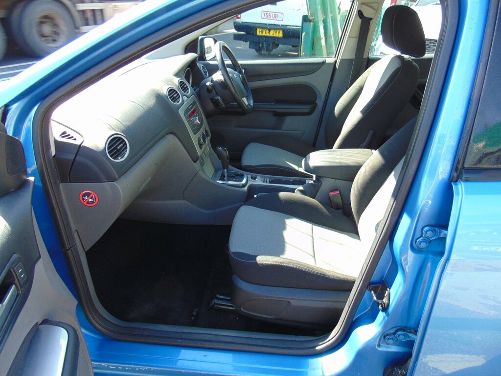 Ford Focus 1.6 Zetec Hatchback 184 Gkm BK10XLL Blue #5