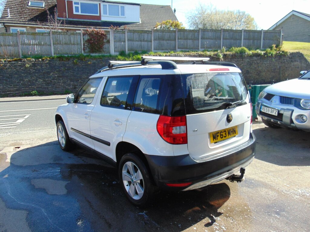 Skoda Yeti 2.0 Tdi S Suv Euro 5 110 Ps White #2