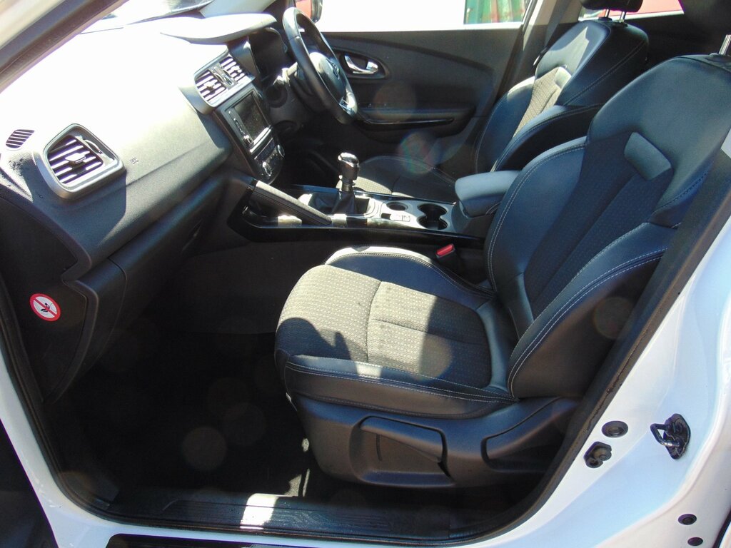 Renault Kadjar 1.2 Tce Dynamique S Nav Suv Euro SG18OMR White #6