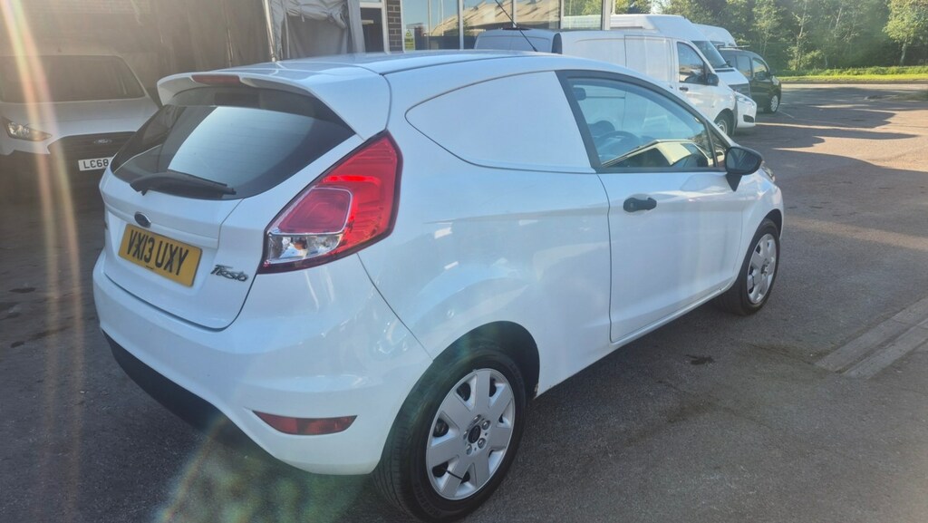 Ford Fiesta 1.5 Tdci Van VX13UXY White #5