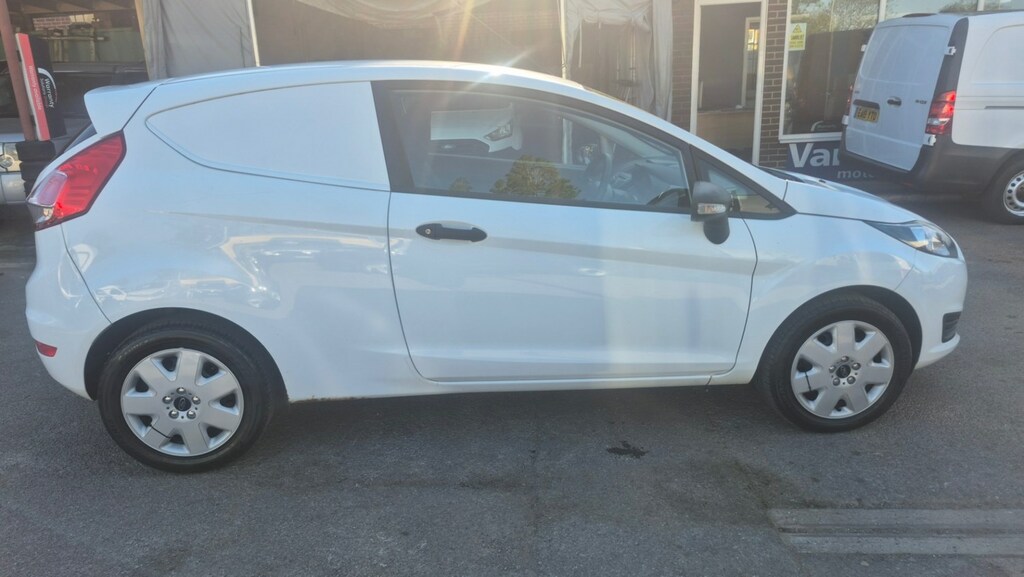 Ford Fiesta 1.5 Tdci Van VX13UXY White #4