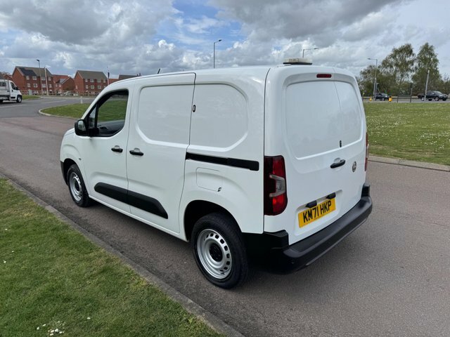 Vauxhall Combo 1.5 Turbo D 2000 Dynamic L1 H1 Euro 6 KM71HKP White #5