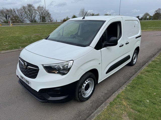 Vauxhall Combo 1.5 Turbo D 2000 Dynamic L1 H1 Euro 6 KM71HKP White #3