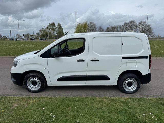 Vauxhall Combo 1.5 Turbo D 2000 Dynamic L1 H1 Euro 6 KM71HKP White #4