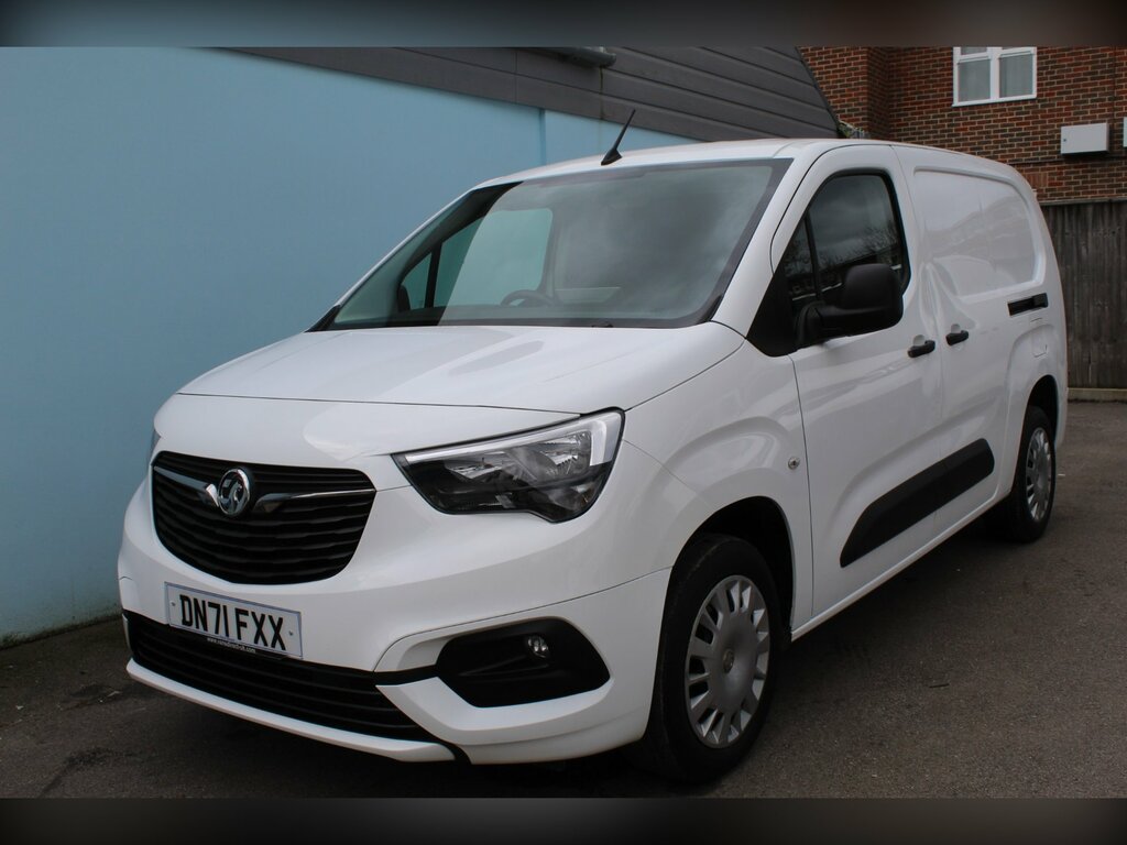 Vauxhall Combo 1.5 Turbo D 2300 Sportive Panel Van Man DN71FXX White #4
