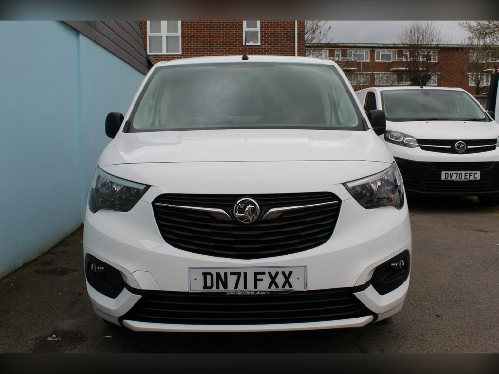 Vauxhall Combo 1.5 Turbo D 2300 Sportive Panel Van Man DN71FXX White #3