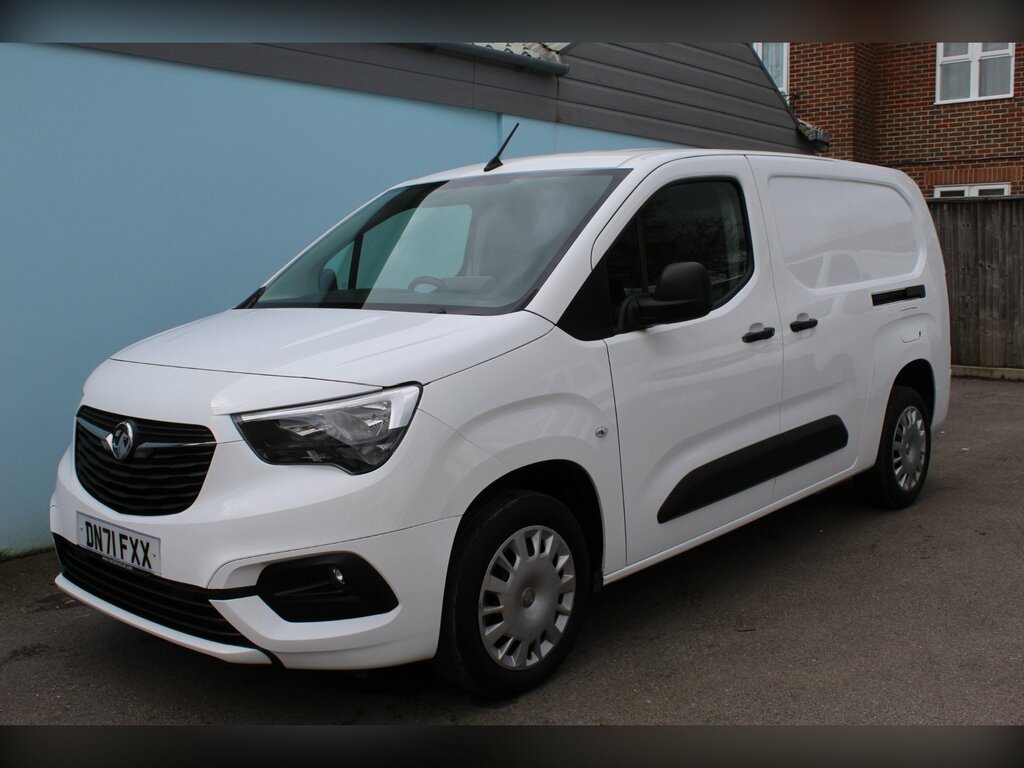 Vauxhall Combo 1.5 Turbo D 2300 Sportive Panel Van Man DN71FXX White #5