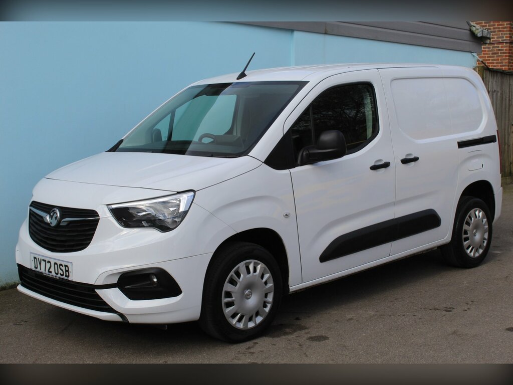 Vauxhall Combo 1.5 Turbo D 2300 Sportive Panel Van Man DY72OSB White #3