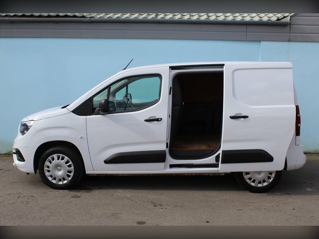 Vauxhall Combo 1.5 Turbo D 2300 Sportive Panel Van Man DY72OSB White #5