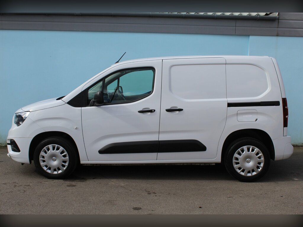 Vauxhall Combo 1.5 Turbo D 2300 Sportive Panel Van Man DY72OSB White #4
